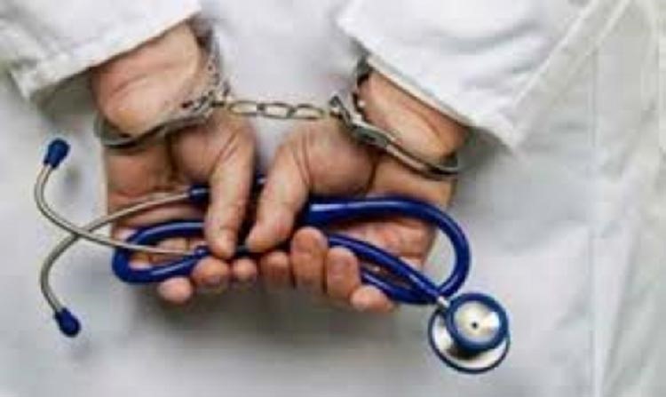 مصر: أول حكم بإدانة طبيب تسبب في وفاة فتاة اثناء عملية ختان 