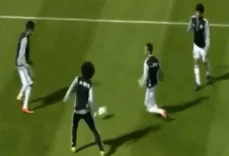 بالفيديو.. اللقطة التي أدخلت لاعب الامارات عموري العالمية بقوة