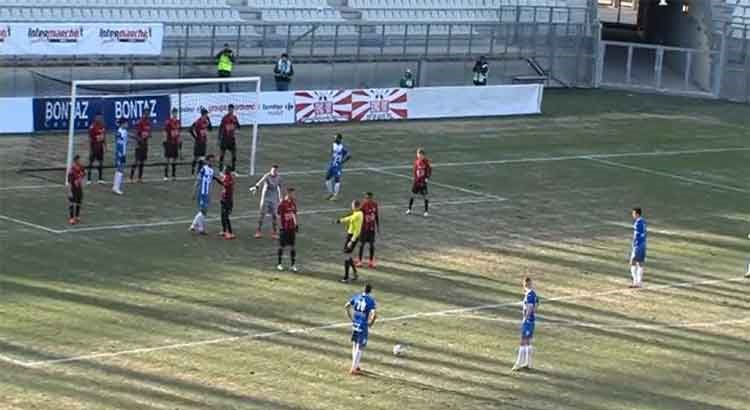 بالفيديو.. الدوري الفرنسي يشهد أغرب "حائط" في تاريخ كرة القدم