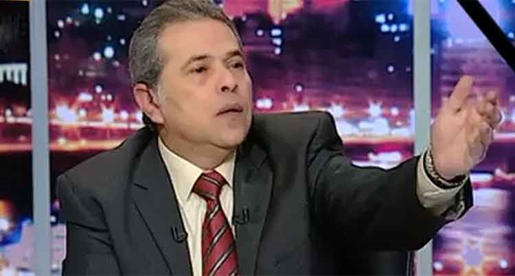بالفيديو.. "عكاشة" يشتم عاملاً لدخوله الاستوديو بطبق كشري على الهواء