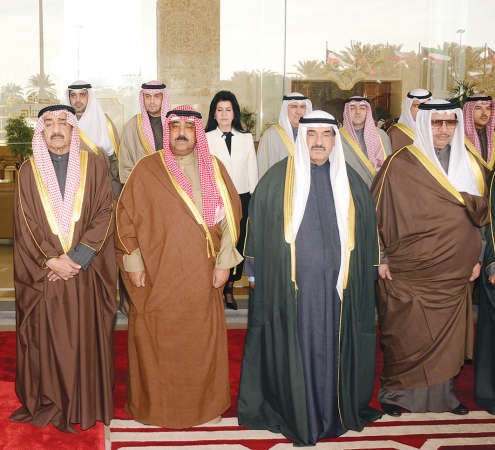 جاسم الخرافي والشيخ مشعل الاحمد وسمو الشيخ ناصر المحمد وسمو الشيخ جابر المبارك والشيخ محمد العبدالله وانس الصالح وياسر ابل والشيخ صباح المحمد والشيخة اعتماد الخالد