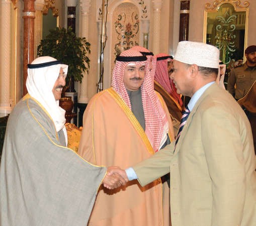 صاحب السمو الامير يتلقى التهاني من سفير الصومال عبدالقادر امين