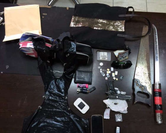 المضبوطات تنوعت بين سلاح ناري ومواد مخدرة وادوات حادة﻿