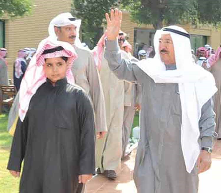 صاحب السمو الامير الشيخ صباح الاحمد محييا الحضور وبرفقته الشيخ صباح حمد صباح الاحمد