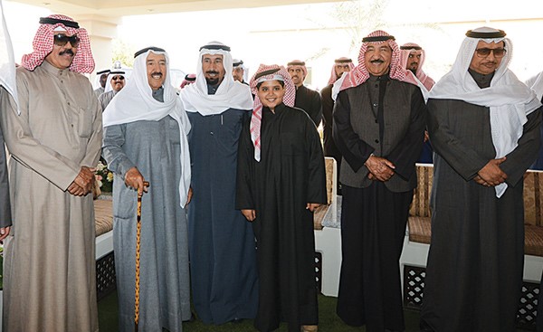 صاحب السمو الامير الشيخ صباح الاحمد وسمو ولي العهد الشيخ نواف الاحمد والشيخ جابر العبدالله وسمو الشيخ جابر المبارك والشيخ علي الجابر والشيخ صباح حمد صباح الاحمد في عزايز امس