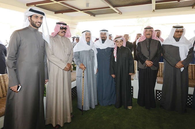 صاحب السمو الامير الشيخ صباح الاحمد وسمو ولي العهد الشيخ نواف الاحمد مع الشيخ علي الجابر وسمو الشيخ جابر المبارك والشيخ جابر العبدالله والشيخ صباح حمد صباح الاحمد