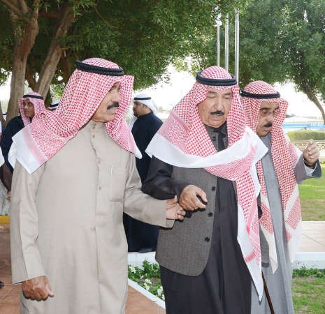 سمو ولي العهد الشيخ نواف الاحمد والشيخ جابر العبدالله والشيخ فيصل السعود