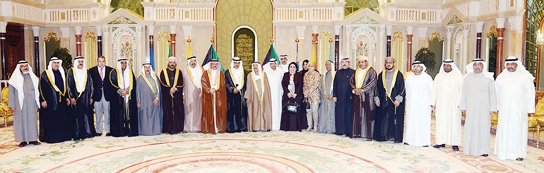 صاحب السمو الامير مستقبلا اللجنة التنظيمية لملتقى الشركات العائلية الخليجية﻿