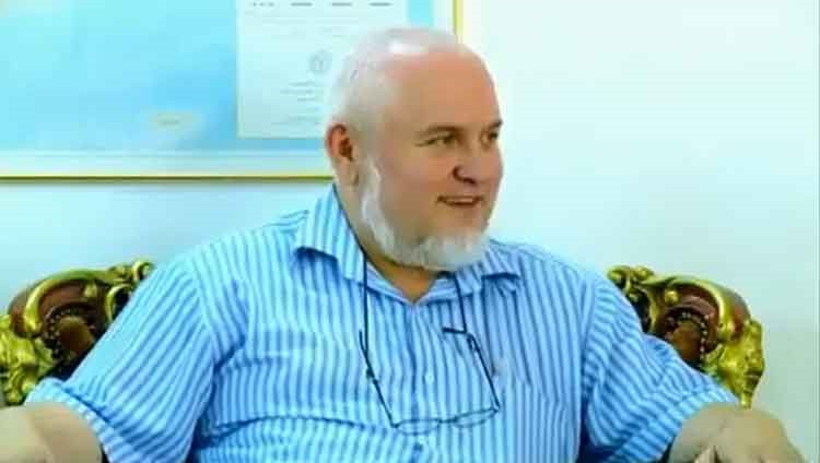 بالفيديو.. روماني ضلّ طريقه أثناء زيارة تركيا.. فاهتدى.. وشاهد كم شخصاً أسلم على يديه