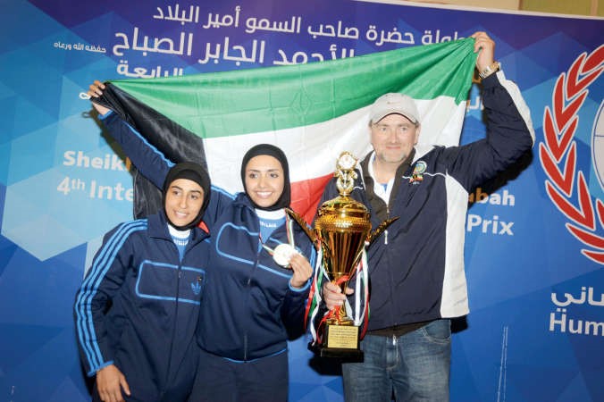 الرامية افراح عادل ترفع علم الكويت ﻿
