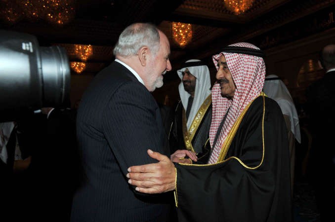 جاسم الخرافي مباركا للسفير الاسترالي روبرت تايسونقاسم باشا﻿