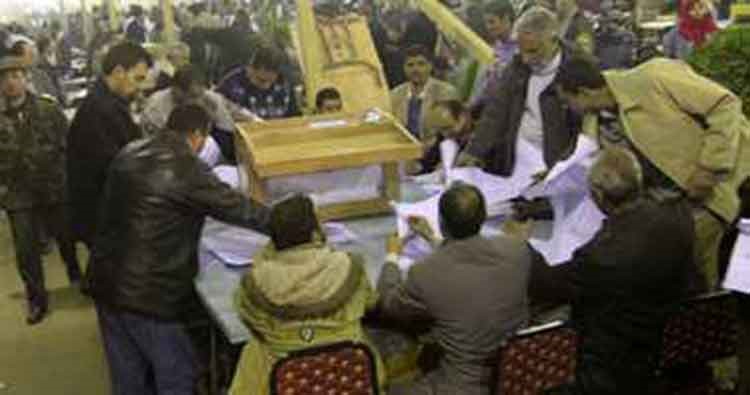 صورة ارشيفية لعملية الفرز لانتخابات مجلس الشعب السابق