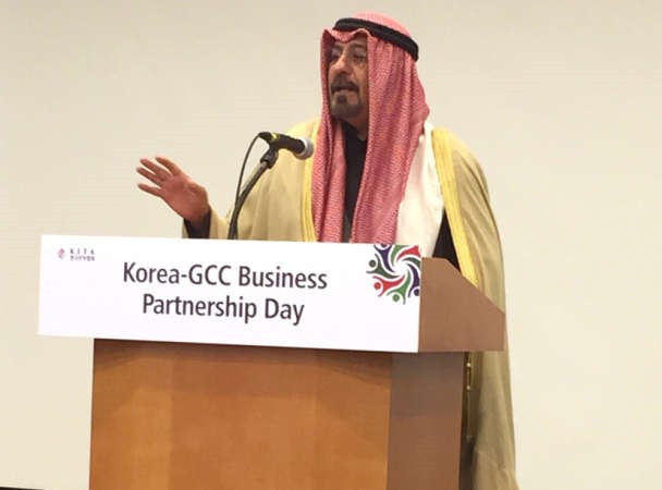 الشيخ د محمد الصباح اثناء القاء كلمته في المنتدى﻿