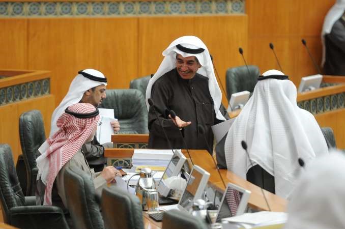 معادل الخرافي مع النواب اثناء الجلسة
