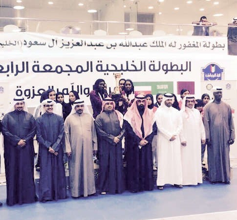 احمد الخزعل يتوسط اللجنة المنظمة والابطال﻿