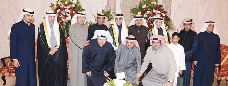 المعرس الزميل احمد السلامي مع اصدقائه في لقطة تذكارية﻿