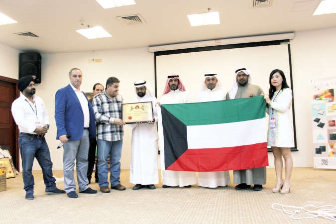 تكريم متبادل مع مجموعة البيوت الذكية في ختام الدورة التدريبية