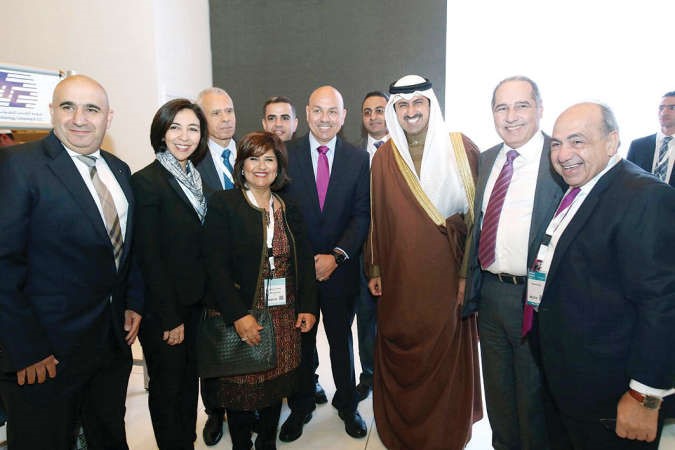 الشيخ نمر الصباح ونبيلة العنجري وجومانة داموس ومحمد ناجيا مع غسان مملوك في جناح شركة التقدم التكنولوجي﻿