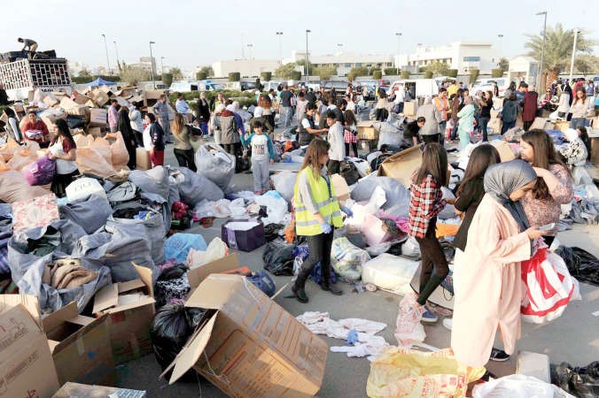 متبرعون ومتطوعون اثناء الحملة ﻿