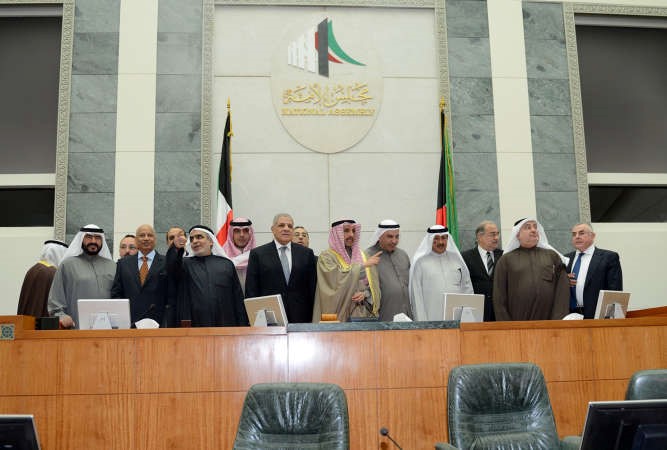 الرئيس الغانم والنواب ورئيس الوزراء المصري واعضاء الوفد في قاعة عبدالله السالم﻿