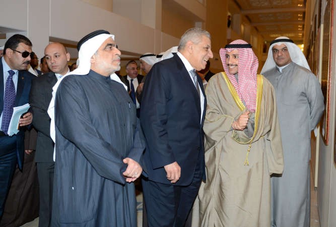 الغانم يطلع محلب على معرض المجلس بحضور عدنان عبدالصمد﻿