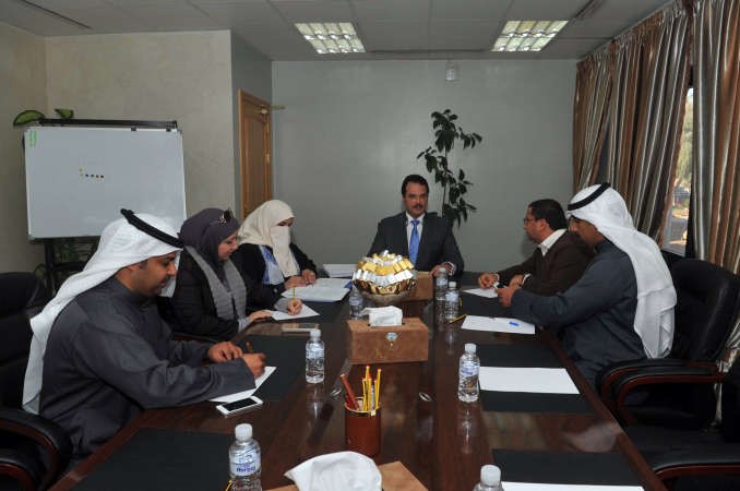 دجمال الحربي ودعبير البحوة وخالد العارضي خلال المؤتمر قاسم باشا