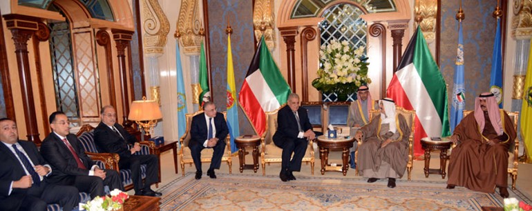 صاحب السمو الامير الشيخ صباح الاحمد مستقبلا بحضور سمو ولي العهد الشيخ نواف الاحمد رئيس الوزراء المصري م ابراهيم محلب والوفد المرافق