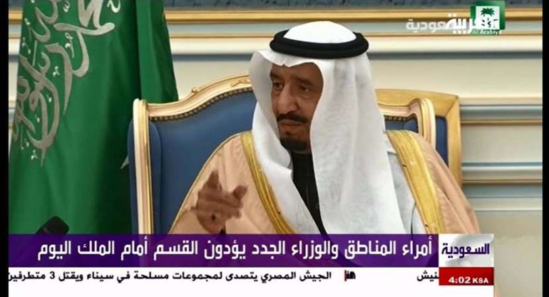 صورة تلفزيونيةلخادم الحرمينالملك سلمان بن عبد العزيز متحدثا امامامراء المناطق والوزراءامس ﻿