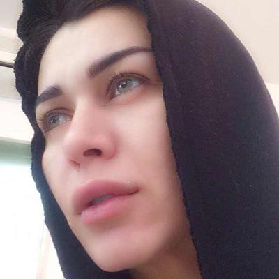 بالصور.. نادين الراسي مع طفليها ببنطلون ممزق.. وتتخلى عن الماكياج