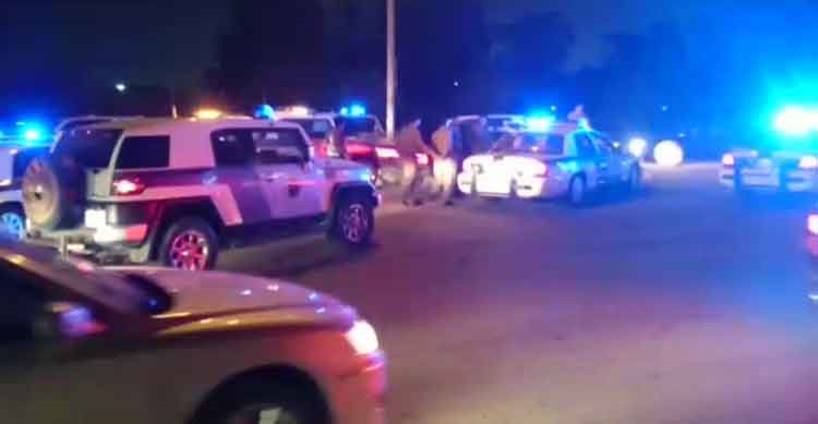 بالصور.. شابان في السعودية يختطفان امرأة من سيارة زوجها وفتاة ثانية ولفها بقماش ووضعها بصندوق السيارة