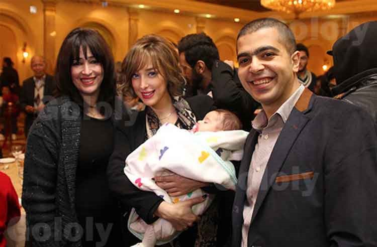بالصور.. لأول مرة.. تامر حسني يظهر في حفل مع زوجته ووالديه