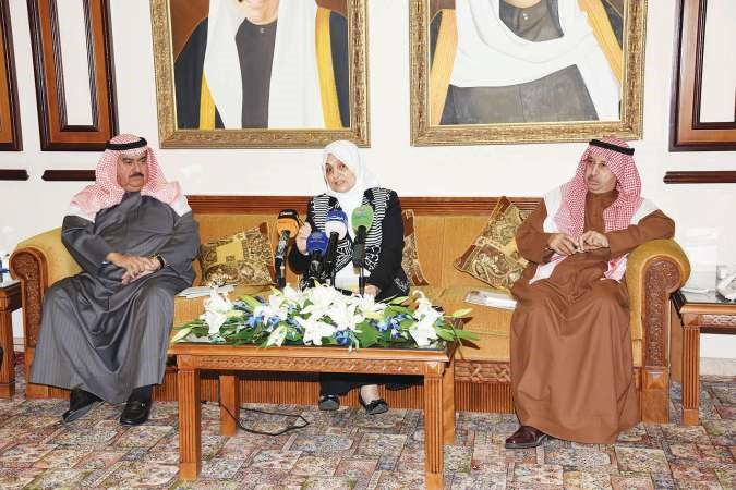 الوزيرة هند الصبيح متوسطة الفريق ثابت المهنا وسامي النصف