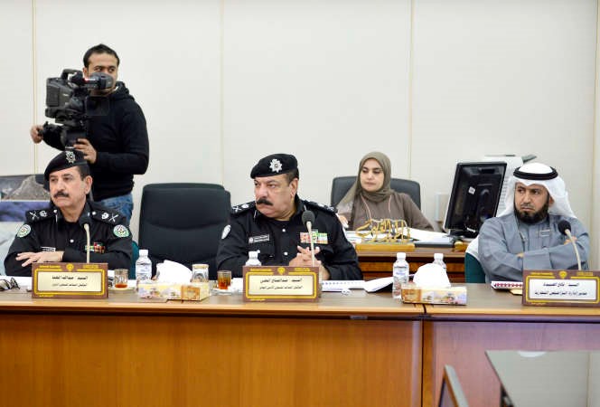 اللواء عبدالفتاح العلي واللواء عبدالله المهنا خلال الاجتماع﻿