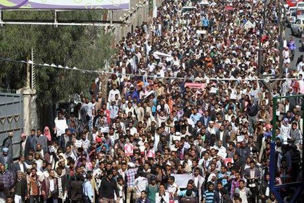 اليمن: تواصل المظاهرات المناهضة للحوثيين والقوى السياسية تتباحث بشأن «بناء الثقة»