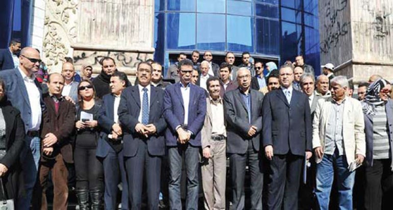 وقفة احتجاجيةللصحافيين المصريين ضد الاعمال الارهابية الاخيرة في سيناء امام مقر نقابتهم بالقاهرة امس الاولالاهرام