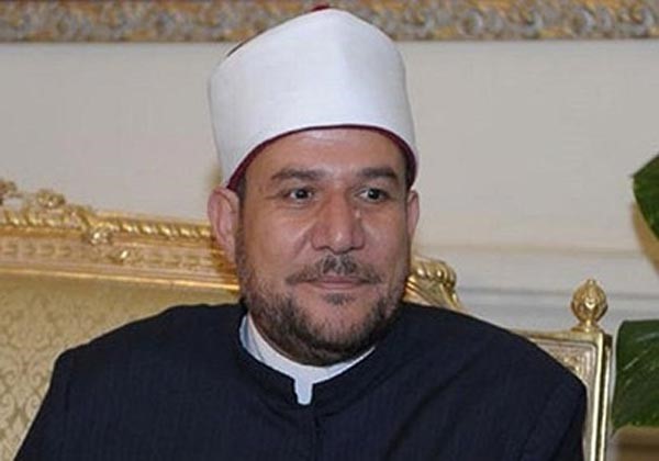 «الأوقاف» تسحب ترخيص الخطابة من أستاذ بالأزهر بعد إساءته للشرطة والجيش
