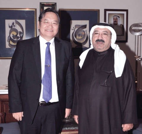  الشيخ ناصر صباح الاحمد مستقبلا السفير ايخات سودنوم ﻿