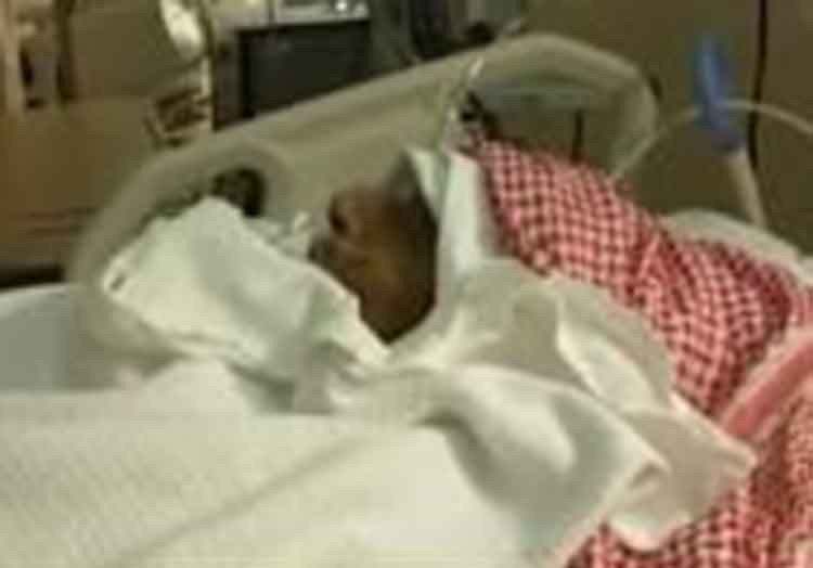 بالفيديو.. مسن خليجي يرفع الأذان كاملاً وهو في حالة غيبوبة