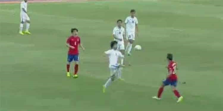بالفيديو.. مباراة كرة قدم للناشئين تتحول إلى ساحة حرب شوارع!