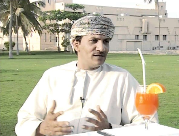  الشاعر الغنائي العماني طارش قطن 