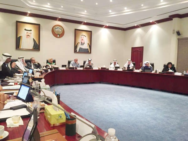 د بدر العيسى مترئسا اجتماع المجلس الاعلى للتعليم 