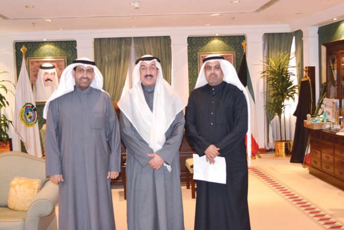 الفريق مفهد الامير مستقبلا صالح الحسيني وفيصل العنزي 