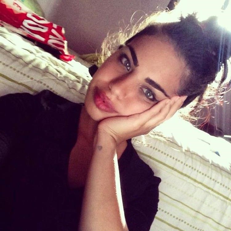 بالصور.. هل تكون هذه اللبنانية أجمل طبيبة في العالم؟ تعرف عليها 