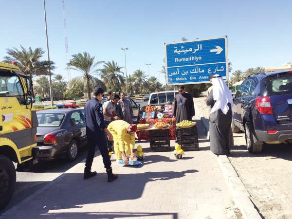 مصادرة بعض المواد الغذائية