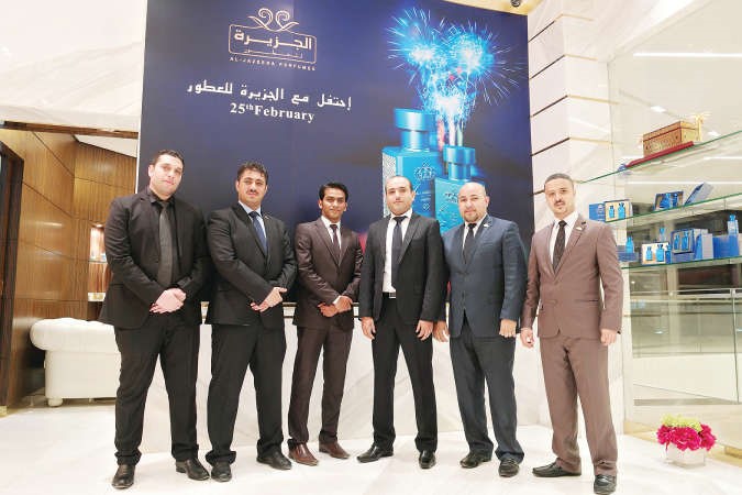 فريق العمل لدى شركة الجزيرة للعطور فرع برج الحمرا 