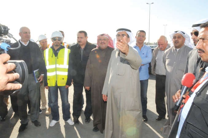 معبدالعزيز الابراهيم وماحمد الحصان يتفقدان جزءا من المشروعمحمد هاشم