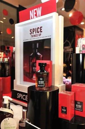 عطور مستوحاة من الزهور والتوابل الحارة 