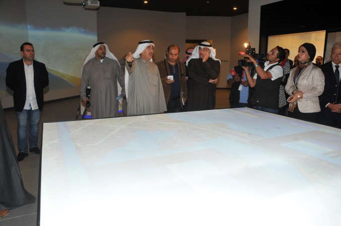 معبدالعزيز الابراهيم في المركز الاعلامي لمشروع جسر جابر﻿