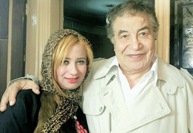 سعيد طرابيك مع زوجته سارة﻿