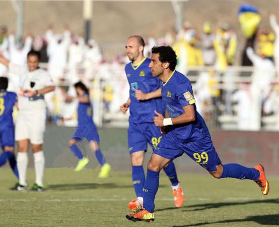 حسن الراهب يحتفل بهدفه مع زملائه